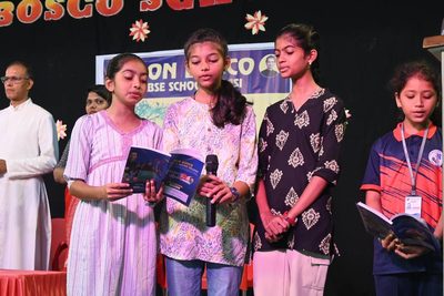 हिंदी दिवस समारोह की तस्वीर 2